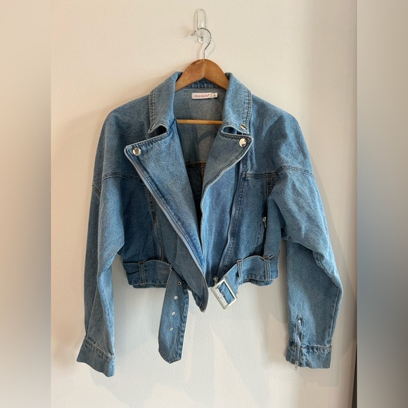 Shoe Dazzle Jackets & Blazers - Cropped Denim Jacket